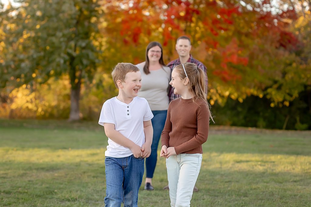 Sibling photo in the fall
