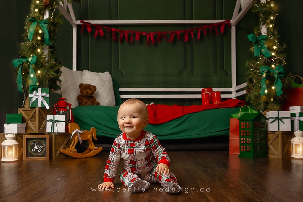 WEB-ChristmasMegan2026-5 Christmas Mini with baby sitting up